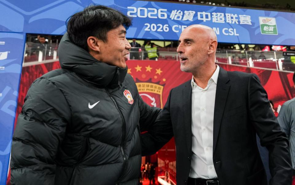 登录入口-45岁郑智瞪眼发呆!率队2连败排名未扣分队垫底 遭质疑撑不过10轮